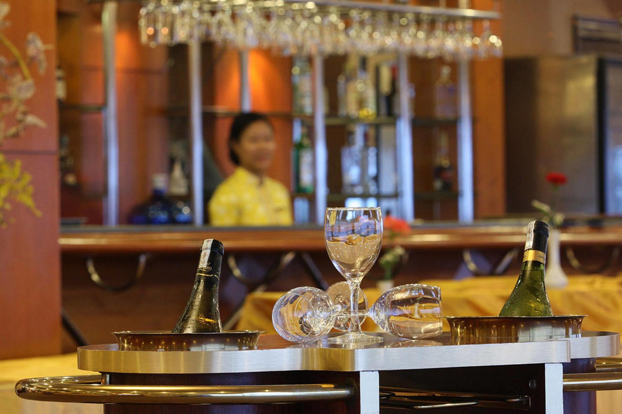 Sai Gon Ha Long Hotel Bagian luar foto
